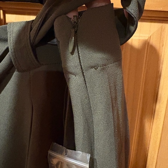 Liz Claiborne Olive Green Belted
Women’s Shorts Size 10 NWOT - Picture 5 of 12